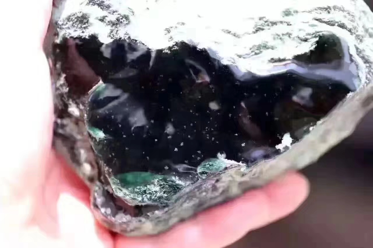 WJ104-655克极品莫西沙戒面料整个石头全部脱沙化冰抛光