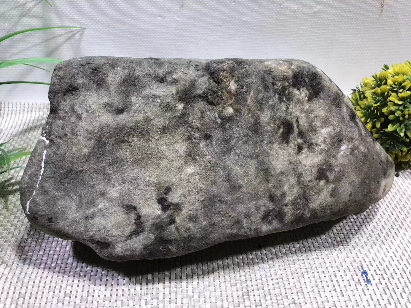 OW380-12.47kg莫西沙全赌手镯料皮壳紧实手细腻表现