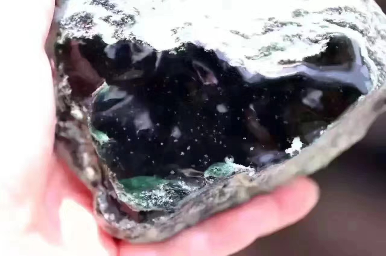 WJ104-655克极品莫西沙戒面料整个石头全部脱沙化冰抛光