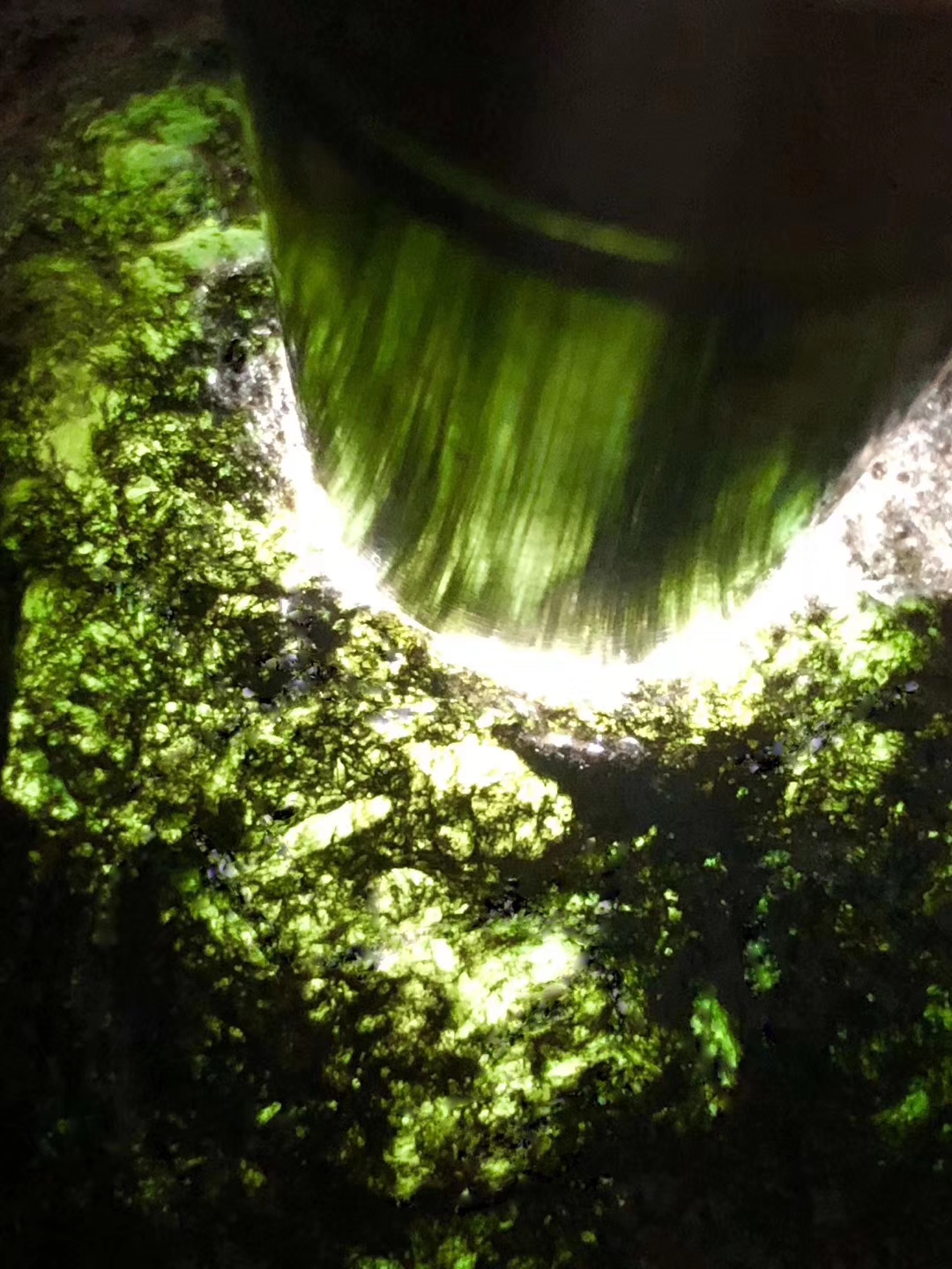 SG145-7.4kg莫弯基全赌冰飘花手镯料皮壳超老整体表现