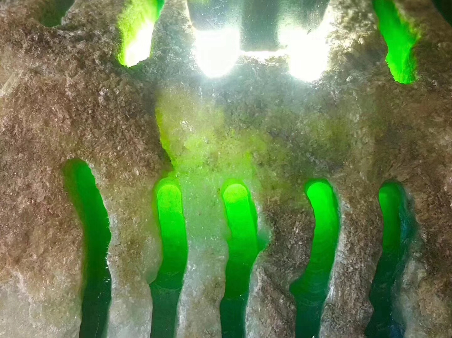 QY137-8.6kg莫西沙开窗手镯料多处大面积开窗皮壳老杠