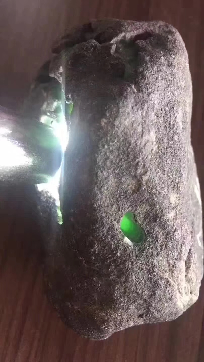 JW17-1kg莫西沙开窗冰飘色牌子料皮壳超老开窗面积大杠味