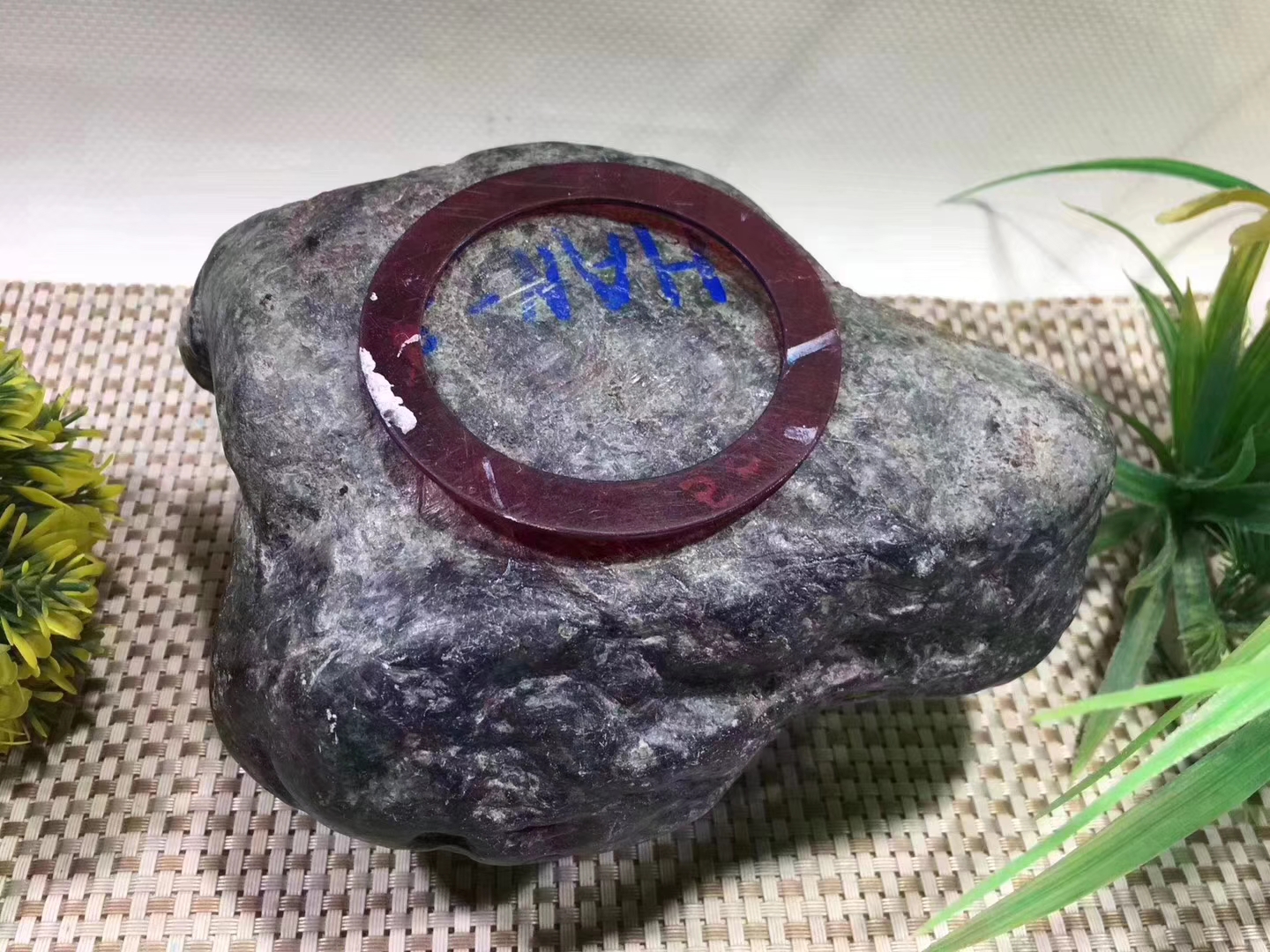 JW28-3.7kg会卡全赌飘色手镯料老腊皮品相好皮壳紧实灯