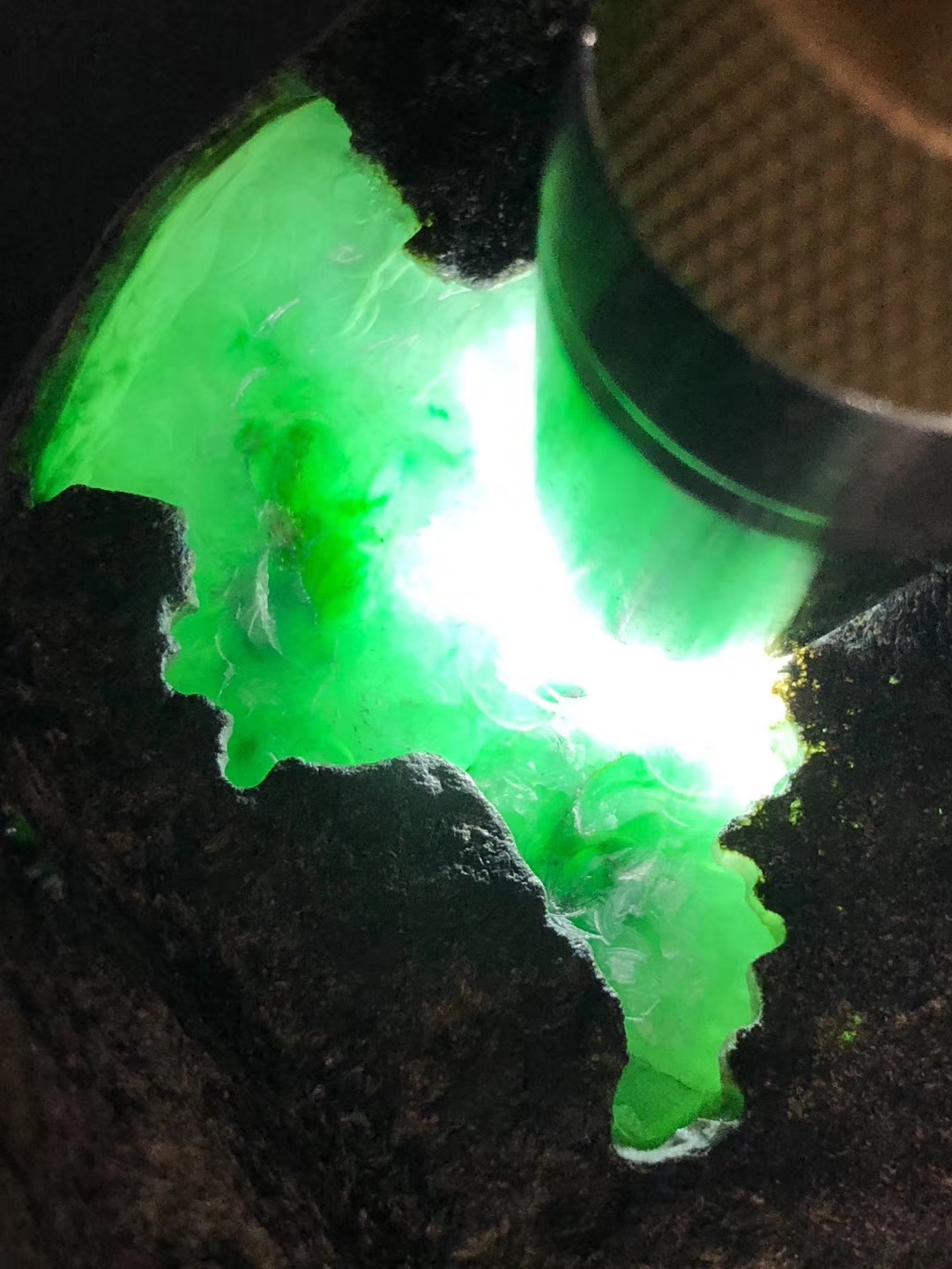 QY137-8.6kg莫西沙开窗手镯料多处大面积开窗皮壳老杠