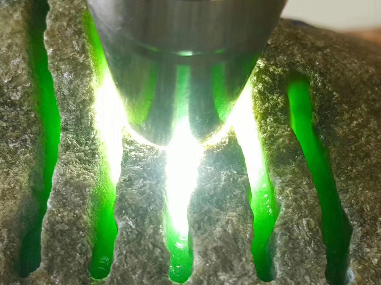 QY137-8.6kg莫西沙开窗手镯料多处大面积开窗皮壳老杠