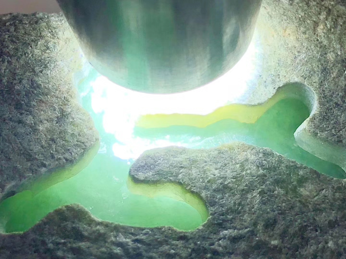 SG188-1.6kg莫西沙开窗手镯料皮壳超老翻沙均匀胶感足