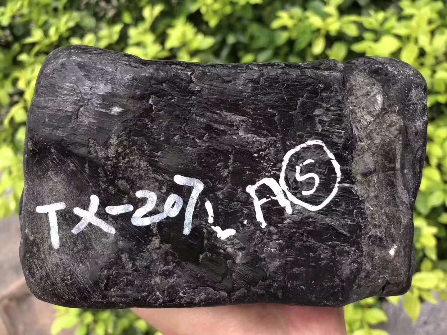 TX207-4kg莫弯基开窗色料品相完整皮壳超老多处大开窗灯