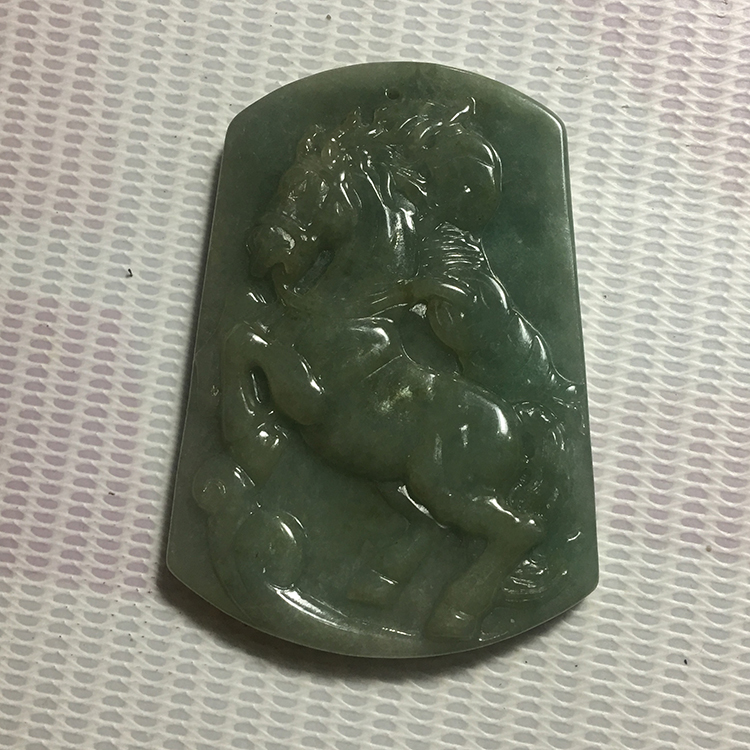翡翠A货糯种绿色马牌玉牌椭圆牌吊坠男式挂件重32克马上封候牌