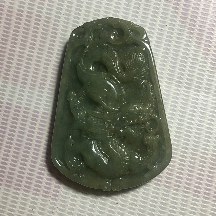 翡翠A货糯种绿色龙牌玉牌椭圆牌吊坠男式挂件重32克龙是中华民