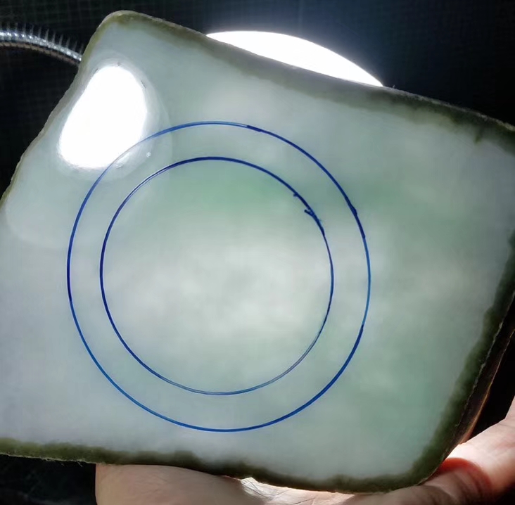 元旦特号特南奇改口手镯片料0.72公斤淡淡的底色飘点色花种老