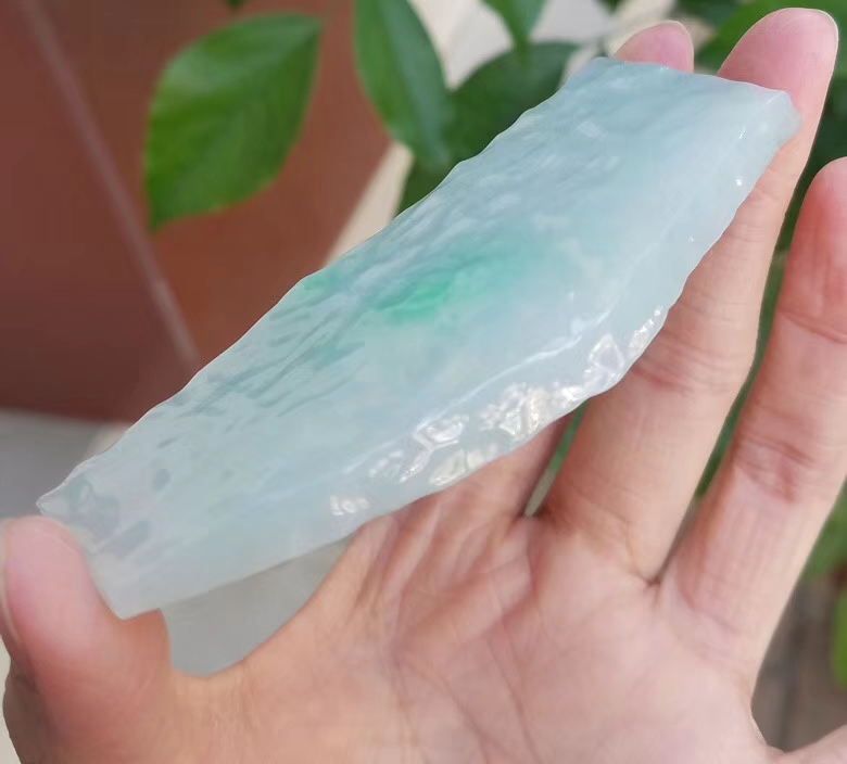 捡漏精品牌料89克8.9/3.8/1.2皮壳已剥玉质特细整个