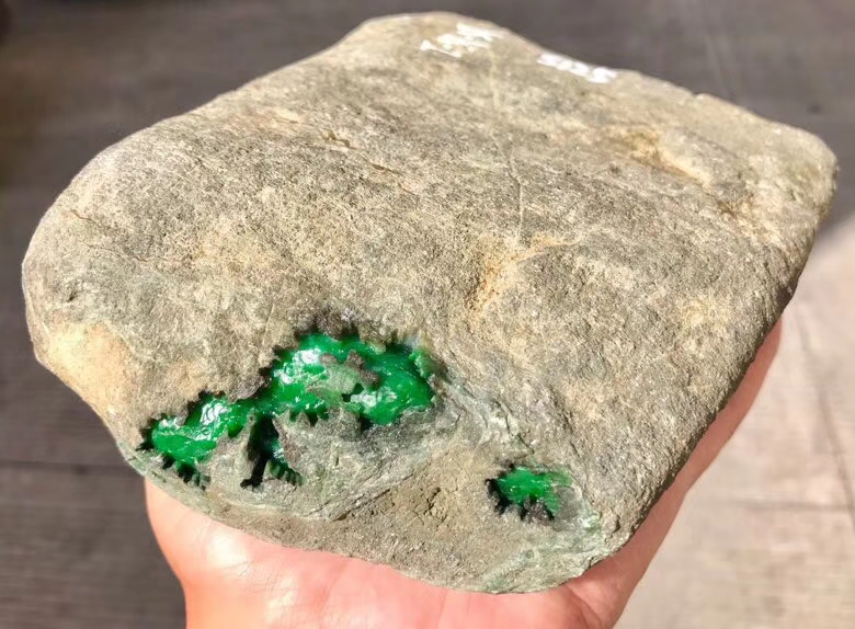 3公斤莫西沙开窗冰阳绿手镯料沿色带开窗满色表现色阳色辣种老水