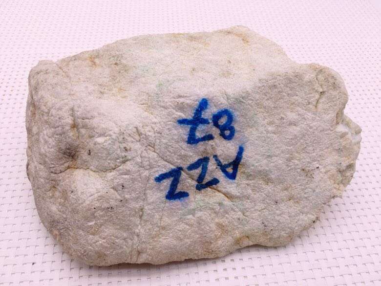 秒杀.75公斤木纳开窗满色手镯料皮壳完整品相好大面积开窗满色