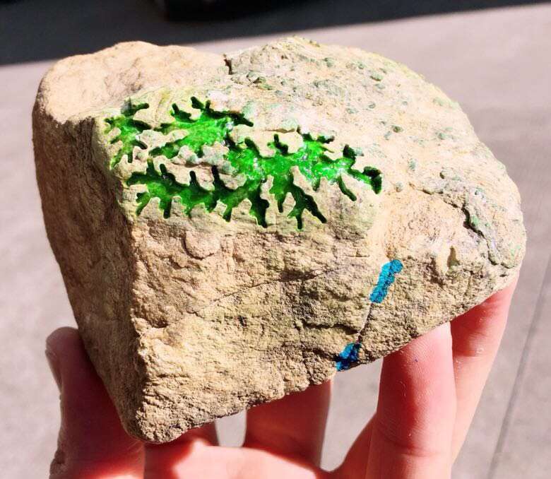 秒杀克莫西沙开窗满色阳绿手镯料皮壳完整品相好翻沙均匀细腻大面