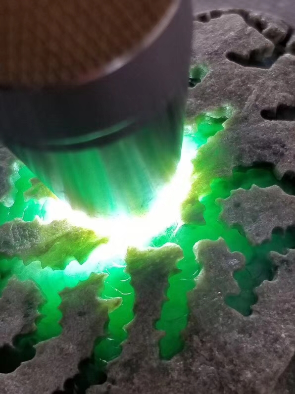 年底最后一波清仓.4公斤老坑南齐开口冰色肉质直接全部翻黑了黑