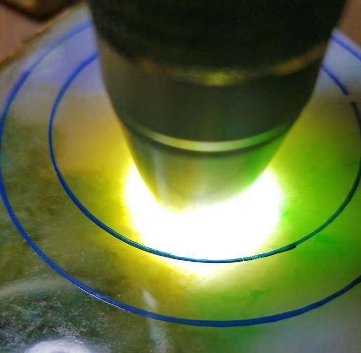 南齐改口手镯料2.32公斤黄加绿种老起胶肉质细腻飘阳绿带飘黄