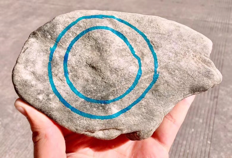 1.65公斤莫西沙开窗满色冰阳绿手镯料皮壳完整紧致翻沙均匀细