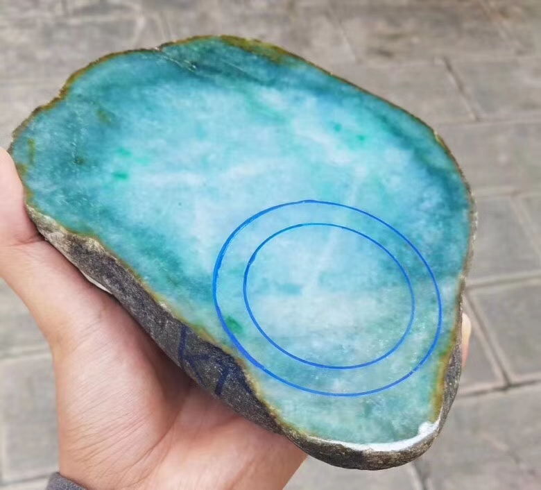 莫西沙精品改口手镯料2.42公斤种老玉质细腻水润底色带飘绿花