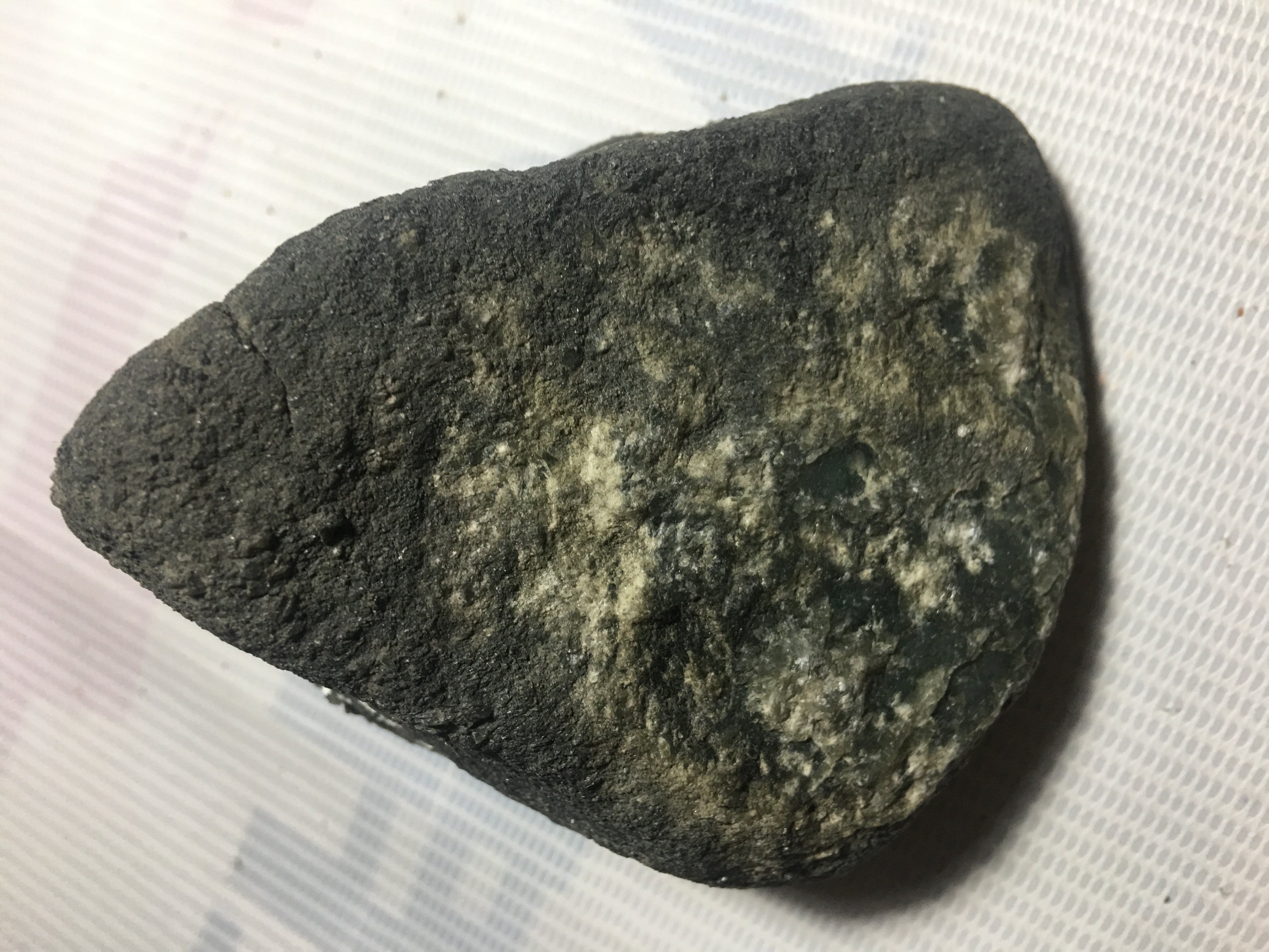 翡翠原石毛料莫西沙开窗肉细阳绿脱沙重686克