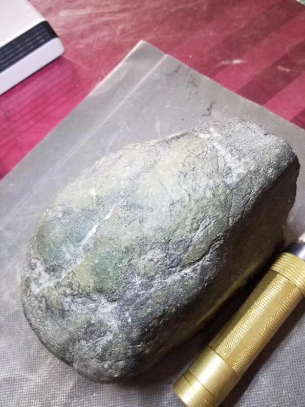 年底放漏喜欢来对新货2.4公斤莫西沙脱沙实力开口冰晴手镯料这