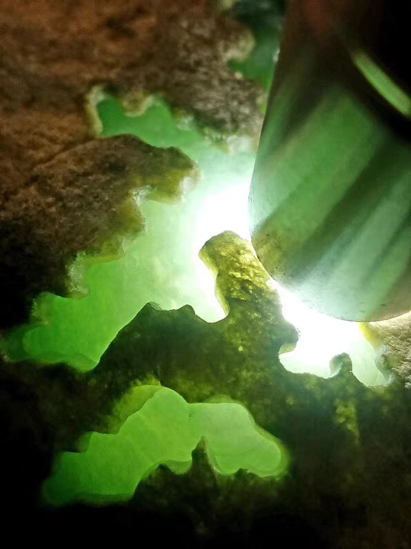 新年福利秒杀新货1.8公斤老坑莫西沙开口手镯料这料子品相完美