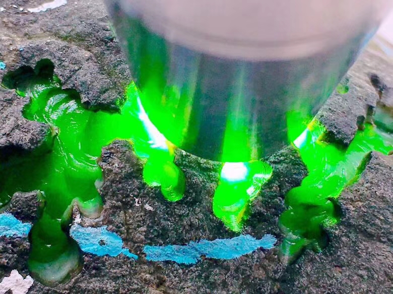 1.6公斤莫西沙开窗色带满色手镯料皮壳完整品相好沿色带大面积