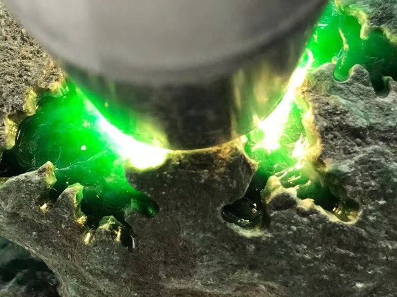 3公斤莫西沙开窗冰阳绿手镯料沿色带开窗满色表现色阳色辣种老水