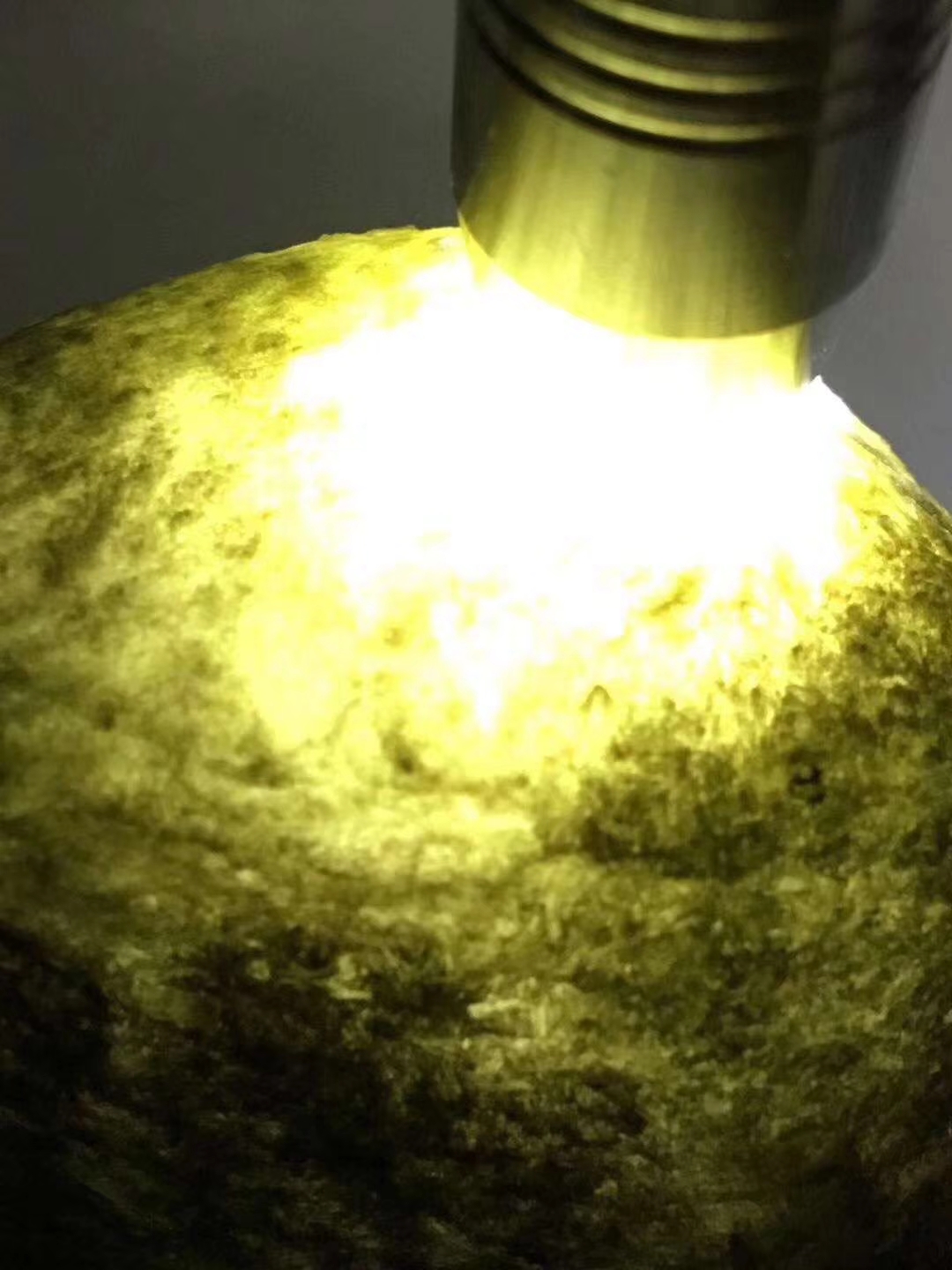 秒杀克莫西沙皮壳老水头很足可赌牌子挂件先款先得