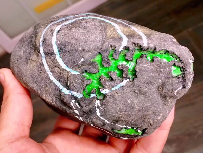 1.6公斤莫西沙开窗色带满色手镯料皮壳完整品相好沿色带大面积