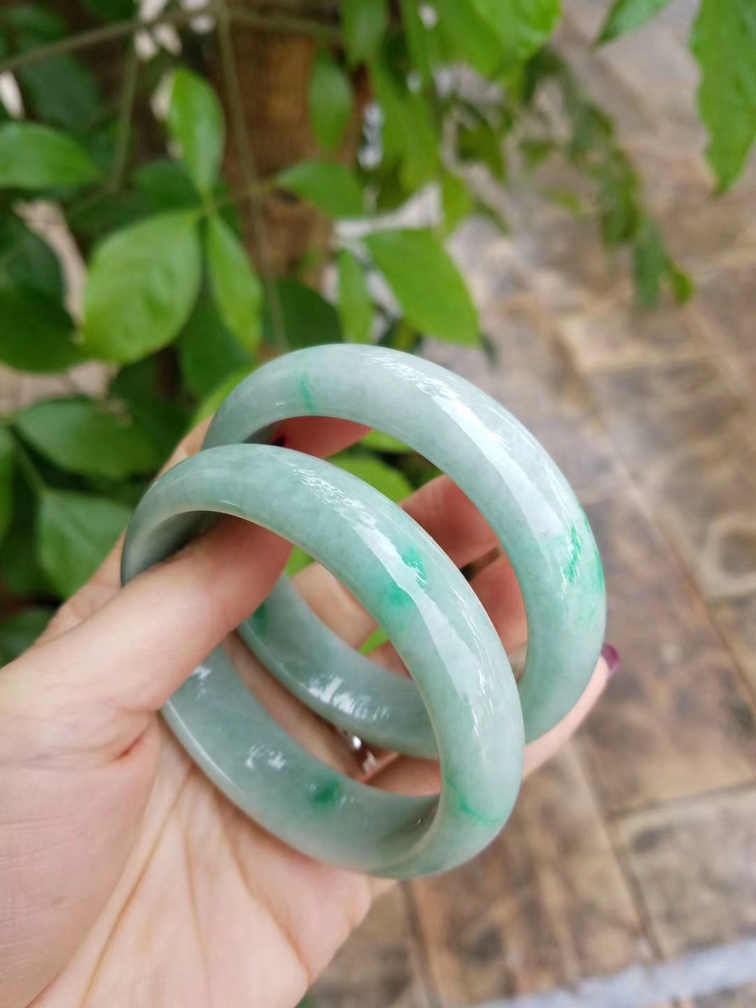 代客加工的翡翠手镯浓浓底色飘阳绿色花美得不要不要的[色][色